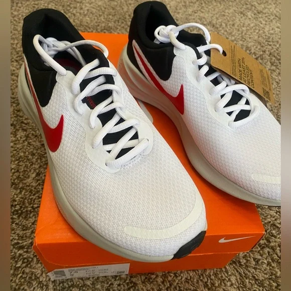 Nike Men's Revolution 7 Road Running Shoes. - Picture 3 of 5